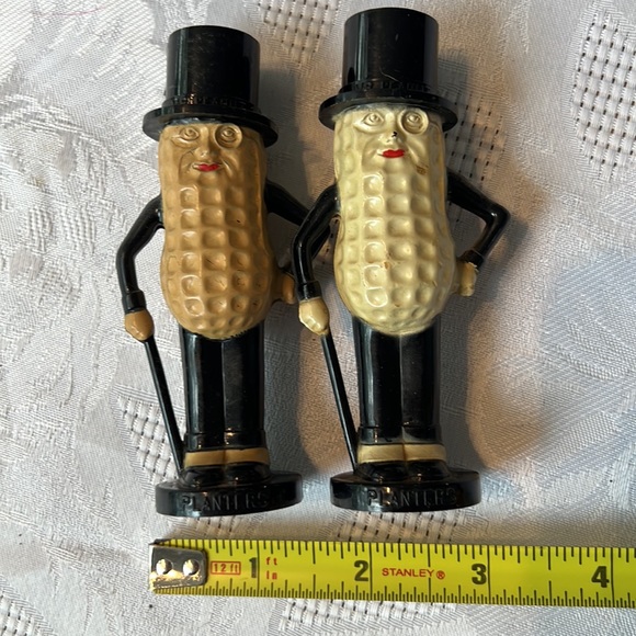 Vintage Mr. Peanut planters plastic salt and Pepper shaker- 1960's. - Picture 6 of 7